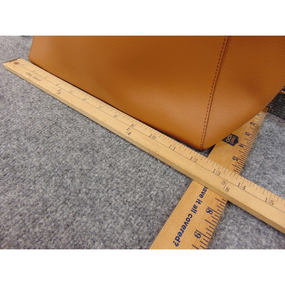 Michael Kors Voyager Tote Tan Brown Saffiano Leather 30H9GV0T0C Shoulder Bag - Picture 2 of 16